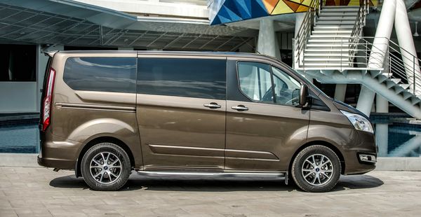 Giá xe Ford Tourneo | Findcar