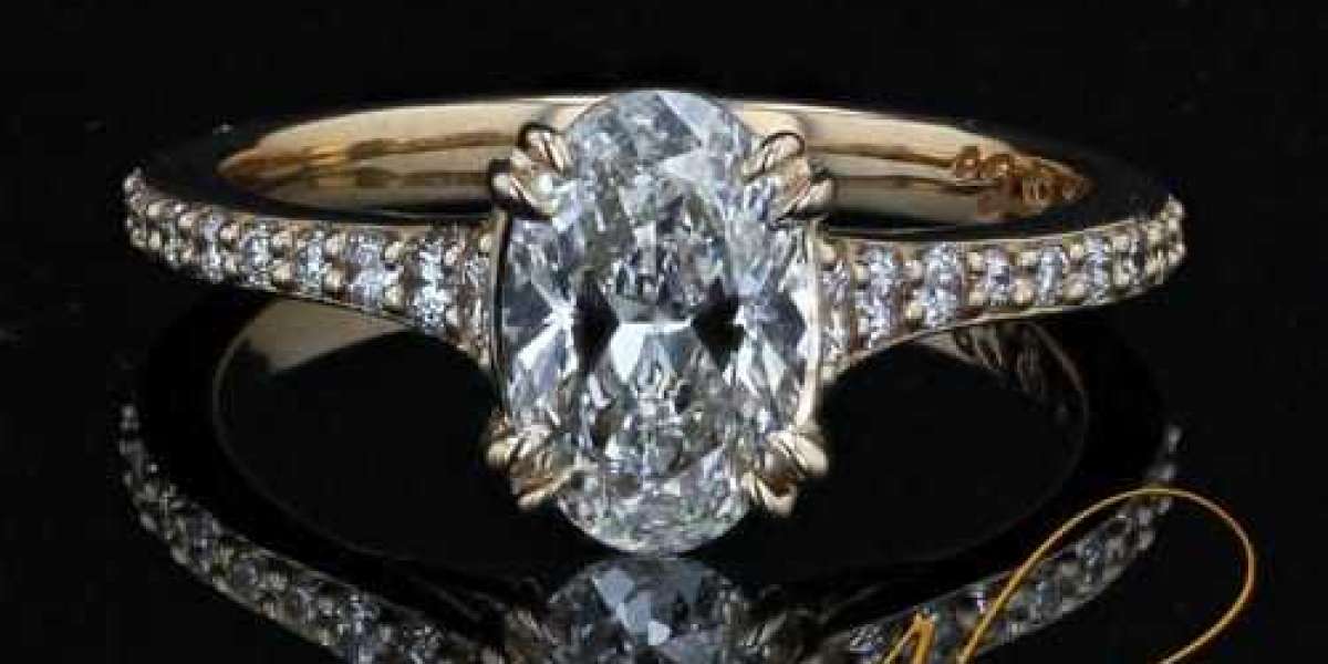 Simple Ways to Buy a Diamond Ring With Ring Insurance