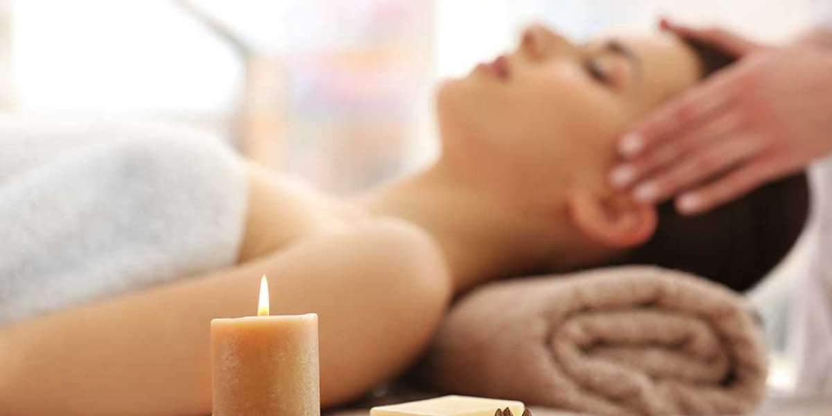 Combining the Arts of Massage and Aromatherapy