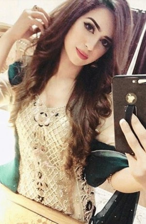 Lahore TV Models Hot Females  - Welcome To Entertainment Hub Lahore