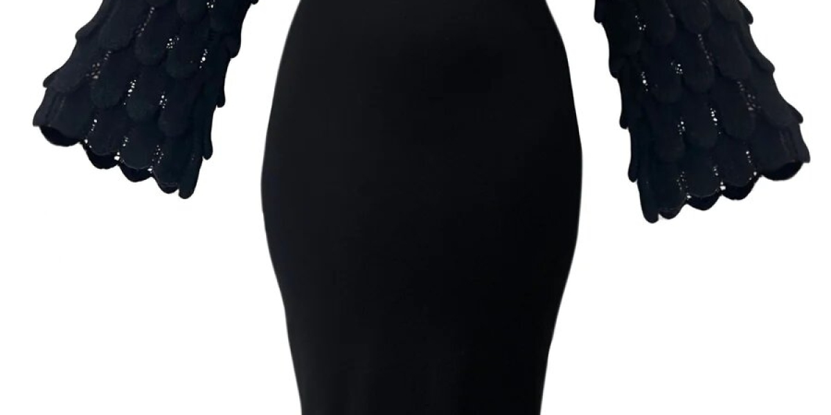 Embrace Elegance: The Allure of the Scalloped Bodycon Dress