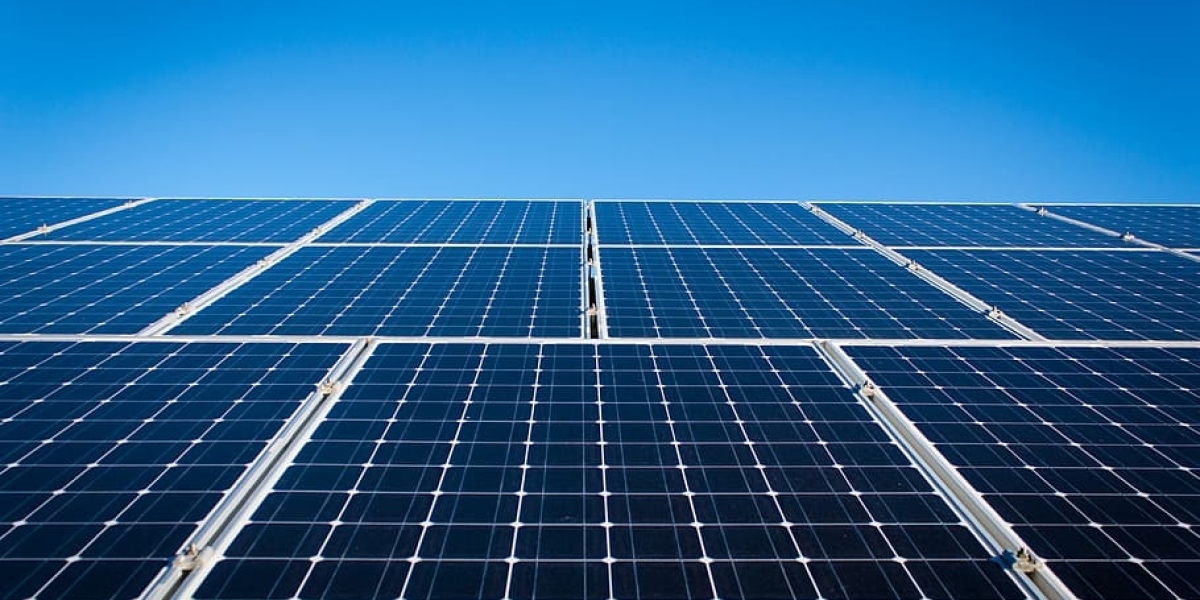 Solar Panels and Solar Inverters: Sustainable Energy Solutions