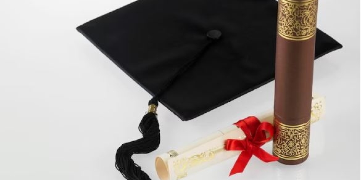 Beyond the Cap & Gown: Creative Props to Personalize Your Graduation Photos